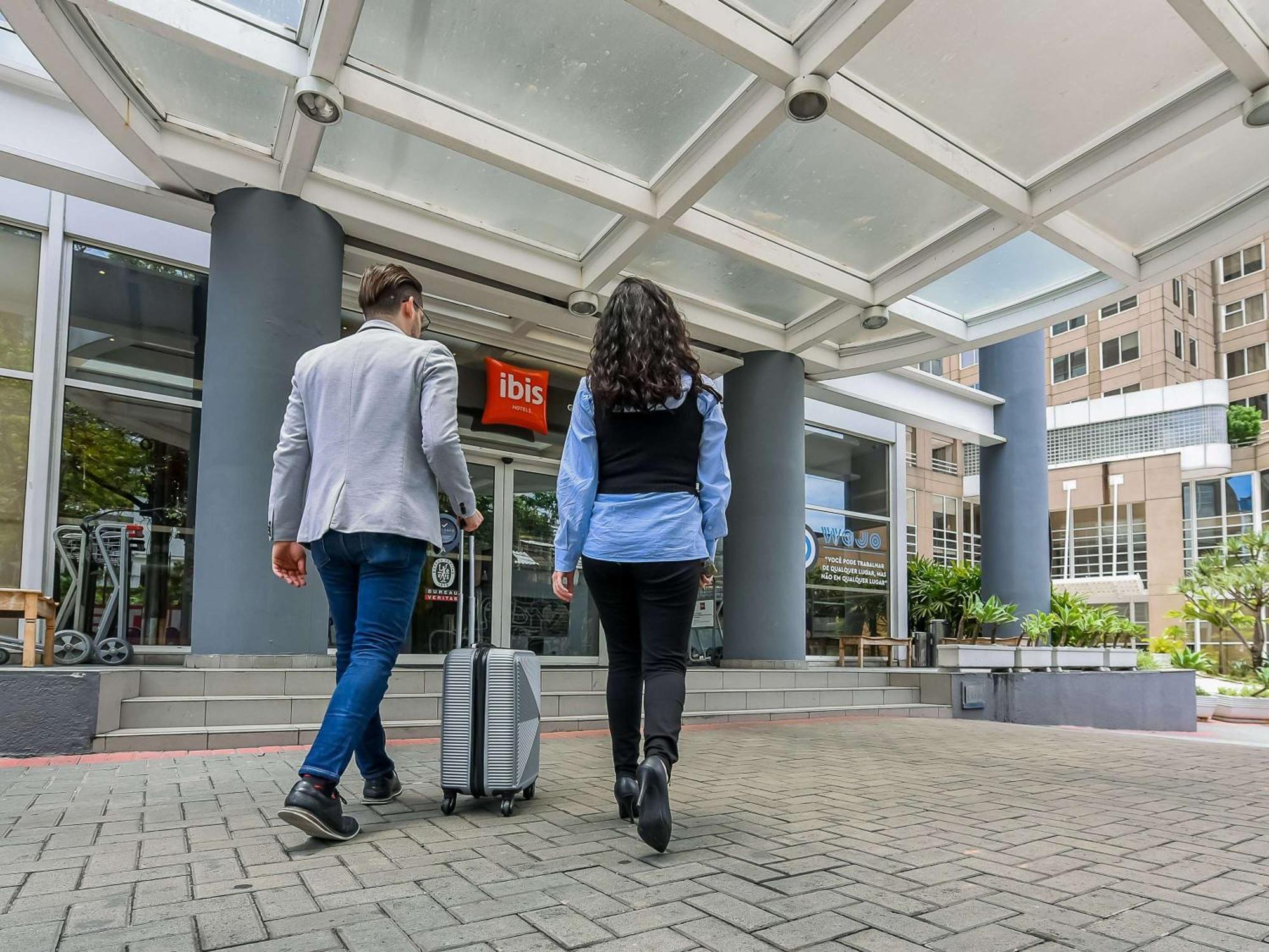 Отель Ibis Guarulhos Aeroporto Экстерьер фото